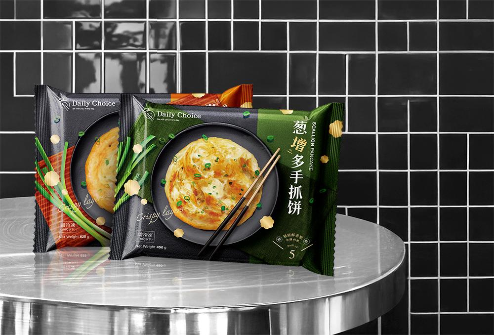佳家兩款包裝並排立在金屬桌面上