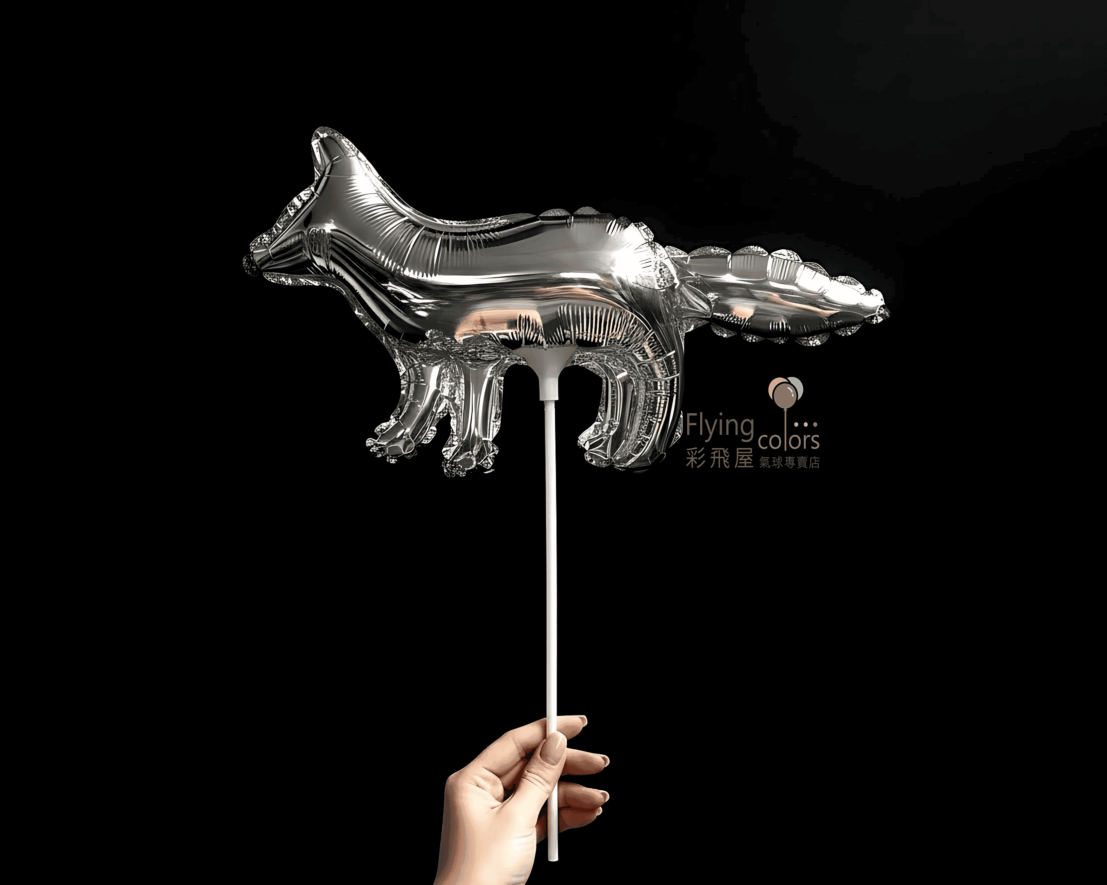 Maison-Kitsune品牌專櫃展示銀色狐狸氣球.png