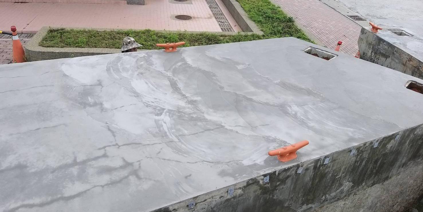 漁港浮碼頭箱涵面層施作