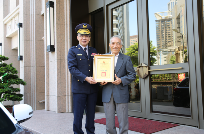 Little King Enterprises Pays Attention to Public Safety and Donates Police Patrol Vehicles to Fight Crime